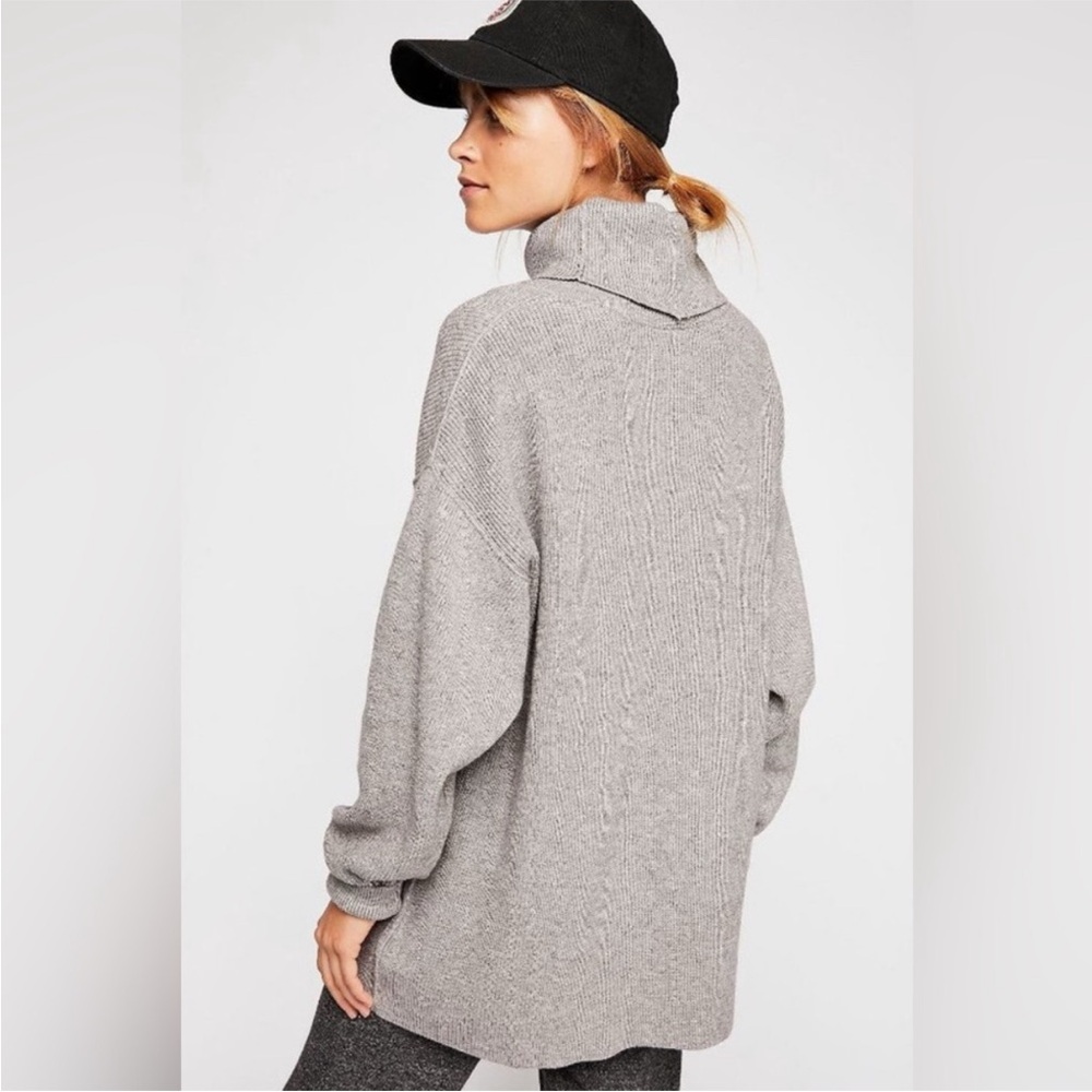 Free People Softly Structured gray Turtleneck Sweater Size medium - Picture 2 of 3